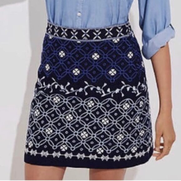 LOFT Skirt Women's Size 6 Navy Embroidered Skirt‎ Lined Mini Classic Chic - Picture 3 of 15